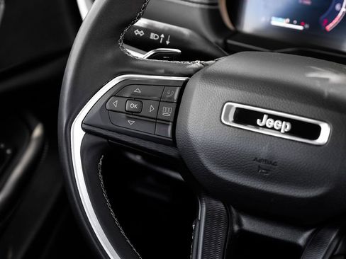 Used 2023 Jeep Grand Cherokee L Laredo image 26