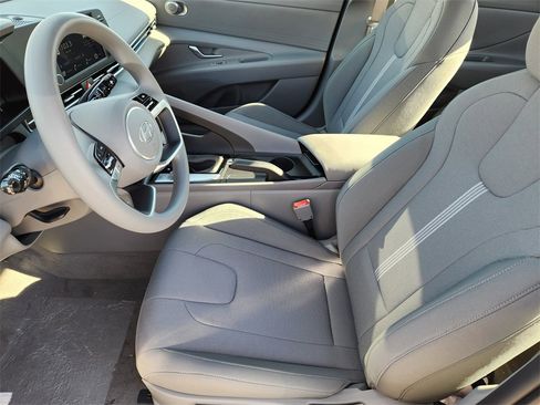 New 2025 Hyundai Elantra SE image 13
