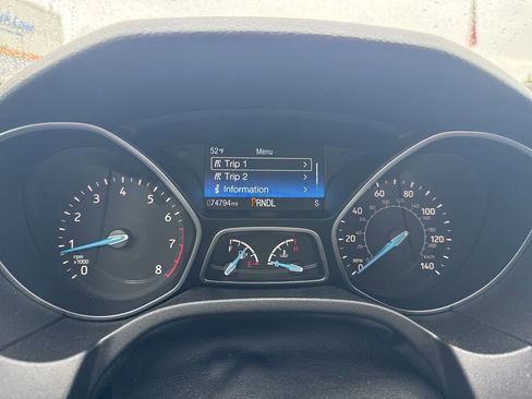 Used 2018 Ford Focus SE w/ SE Appearance Package FWD image 13