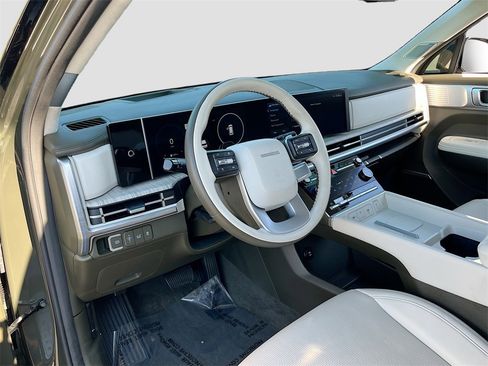 Used 2024 Hyundai Santa Fe Calligraphy image 9