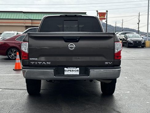 Used 2017 Nissan Titan SV image 4
