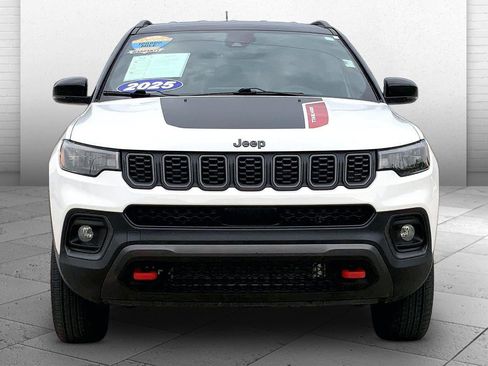Used 2025 Jeep Compass Trailhawk AWD/4WD image 2