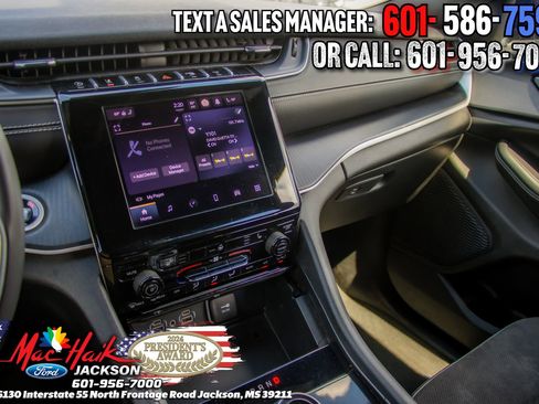 Used 2024 Jeep Grand Cherokee L Laredo AWD/4WD image 15