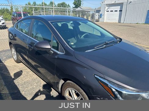 Used 2017 Chevrolet Cruze LT FWD image 7