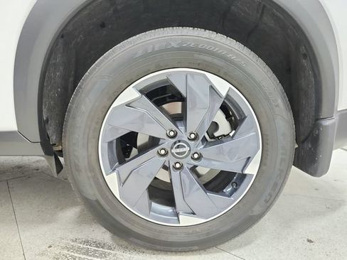 Used 2025 Nissan Rogue SV w/ SV Premium Package FWD image 19