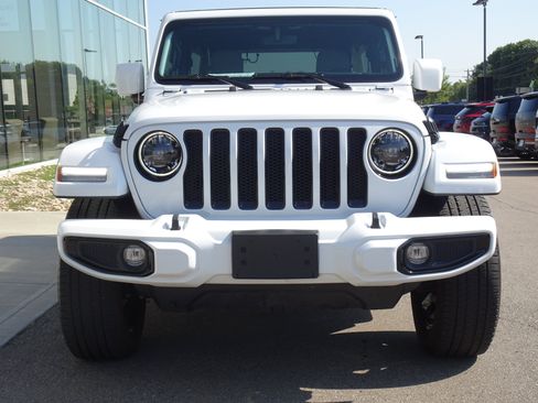 Used 2023 Jeep Wrangler Unlimited Sahara AWD/4WD image 7