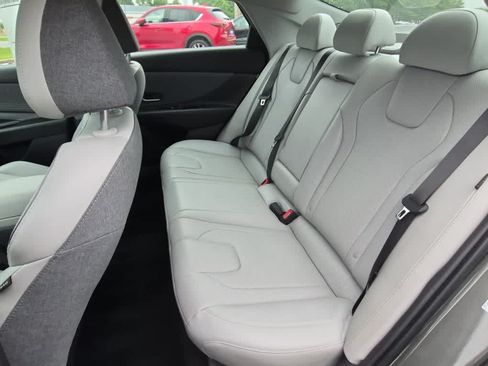 Used 2024 Hyundai Elantra Limited FWD image 9