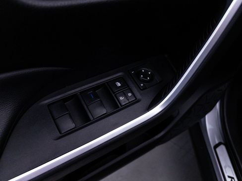 Used 2022 Toyota RAV4 LE AWD/4WD image 16