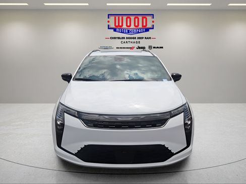 New 2027 Chrysler Pacifica Limited FWD image 8