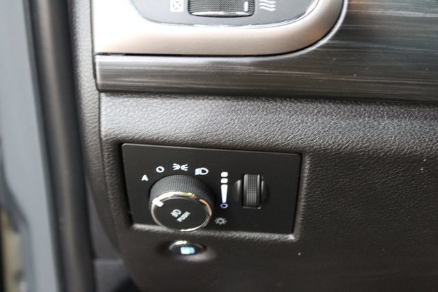 Used 2020 Jeep Grand Cherokee Altitude AWD/4WD image 15