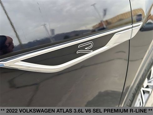 Used 2022 Volkswagen Atlas SEL Premium image 11