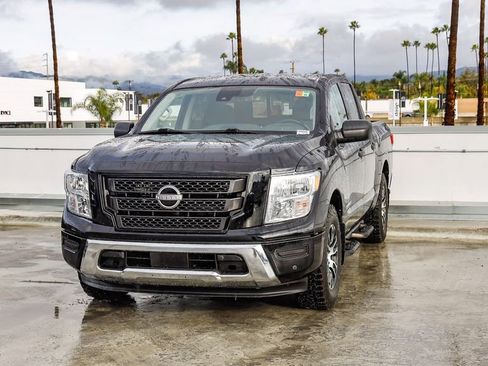 Used 2023 Nissan Titan SV w/ SV Convenience Package image 4