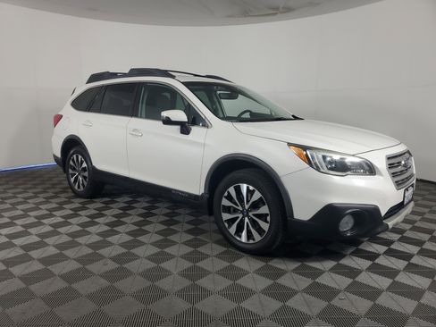 Used 2017 Subaru Outback 2.5i Limited image 2