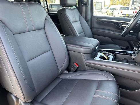 Used 2025 Chevrolet Suburban RST image 11