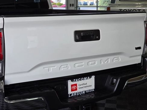 Used 2023 Toyota Tacoma TRD Off-Road image 12