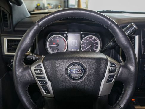 Used 2019 Nissan Titan SV w/ SV Convenience Package image 15
