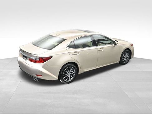 Used 2018 Lexus ES 350 w/ Luxury Package w/Wood Trim FWD image 37