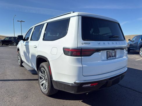 Used 2025 Jeep Wagoneer 4WD image 7