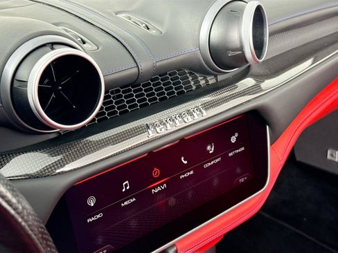 Used 2019 Ferrari Portofino RWD image 39