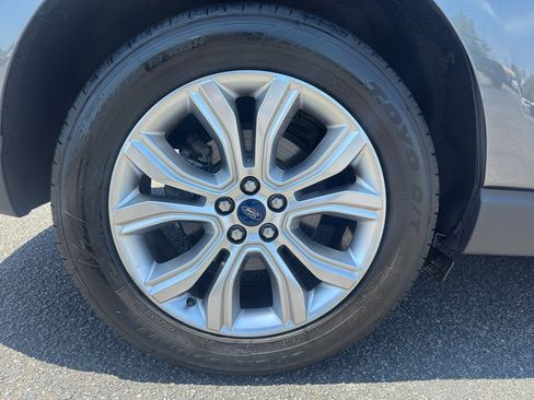 Used 2020 Ford Edge Titanium FWD image 10