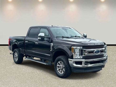 Used 2018 Ford F250 XLT w/ XLT Premium Package AWD/4WD image 3