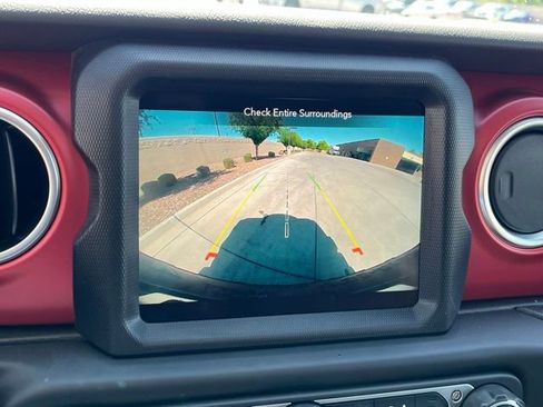 Used 2023 Jeep Wrangler Unlimited Rubicon AWD/4WD image 19