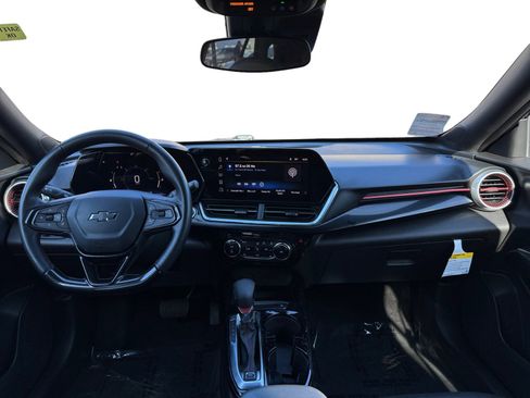 Used 2024 Chevrolet Trax RS w/ Sunroof Package FWD image 10