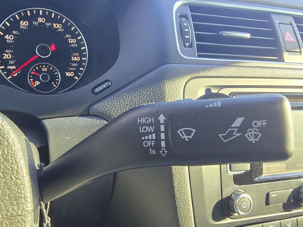 Used 2014 Volkswagen Jetta GLI Autobahn FWD image 26
