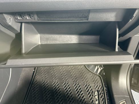 Used 2023 Volkswagen Atlas Cross Sport SE w/ Panoramic Sunroof Package FWD image 32