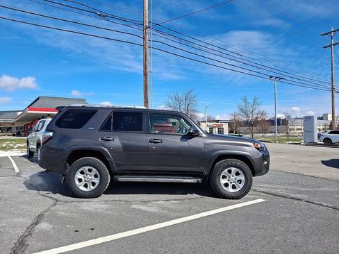 Used 2017 Toyota 4Runner SR5 Premium AWD/4WD image 10