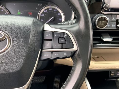 Used 2022 Toyota Highlander XLE FWD image 24