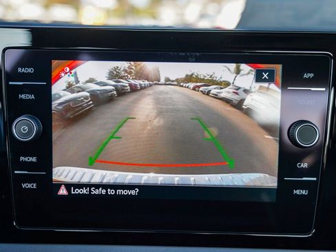 Used 2025 Volkswagen Jetta SE FWD image 27