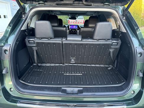 Used 2024 Toyota Highlander XLE image 5