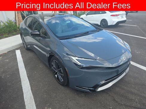Used 2023 Toyota Prius XLE FWD image 3