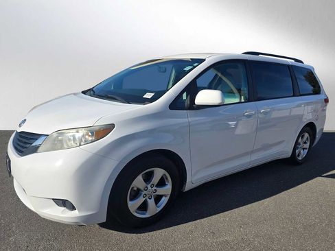 Used 2012 Toyota Sienna LE image 7