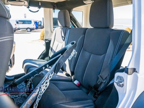 Used 2013 Jeep Wrangler Unlimited Rubicon w/ Connectivity Group image 11