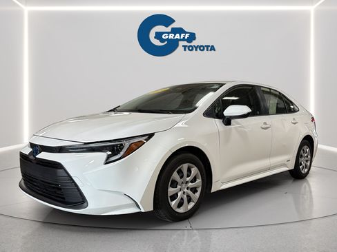 Used 2024 Toyota Corolla LE AWD/4WD image 1