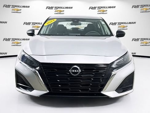 Used 2024 Nissan Altima 2.5 SV FWD image 2