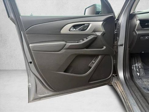 Used 2020 Chevrolet Traverse LT FWD image 17