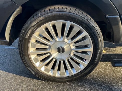 Used 2015 Lincoln Navigator 4WD w/ Equipment Group 101A Reserve image 13