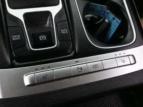 Used 2023 Kia Carnival LX w/ Paint Protection Package FWD image 24