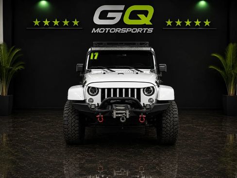 Used 2017 Jeep Wrangler Unlimited Sahara w/ Connectivity Group AWD/4WD image 2