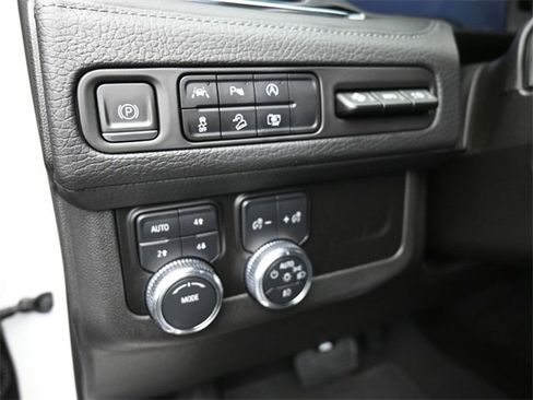 Used 2024 GMC Yukon XL AT4 w/ Technology Package image 13