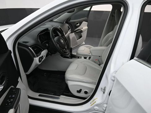 Used 2020 Jeep Cherokee Limited w/ Technology Group FWD image 11