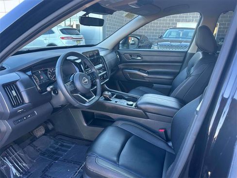 Certified 2023 Nissan Pathfinder SL image 16