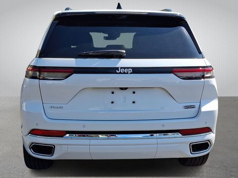 Certified 2025 Jeep Grand Cherokee Overland w/ Adv Protech Group III AWD/4WD image 5