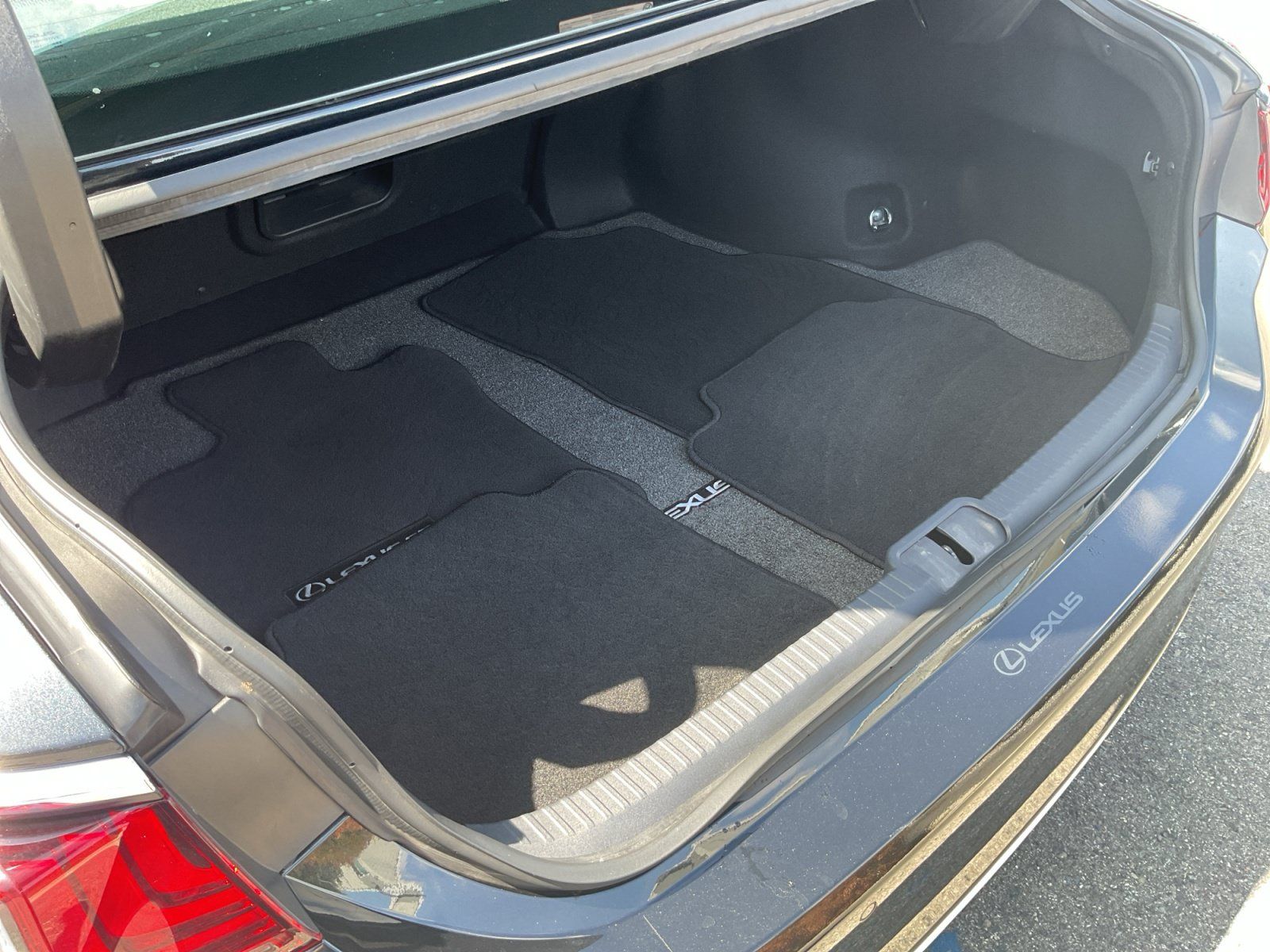Used 2024 Lexus ES 300h w/ Accessory Package (Z2) FWD image 26
