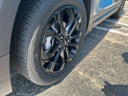 Used 2024 GMC Terrain SLE w/ Driver Convenience Package FWD image 10