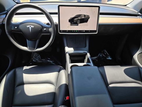 Used 2025 Tesla Model Y Long Range AWD/4WD image 18