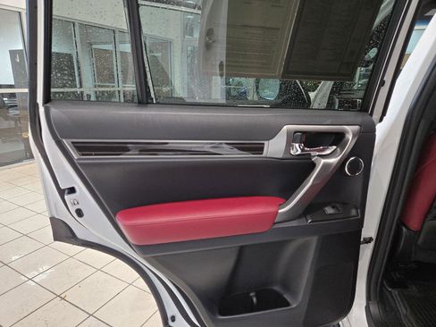 Used 2023 Lexus GX 460 Premium w/ Premium Plus Package image 16